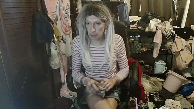 Ombeline1 online show from December 18, 2025, 8:19 am