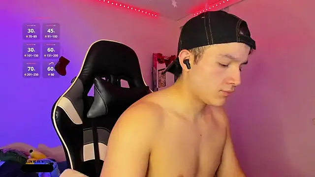 Snapshot of AustinSummerr chatting on December 31, 2024, 12:46 pm AustinSummerr online show from December 31, 2024, 12:46 pm