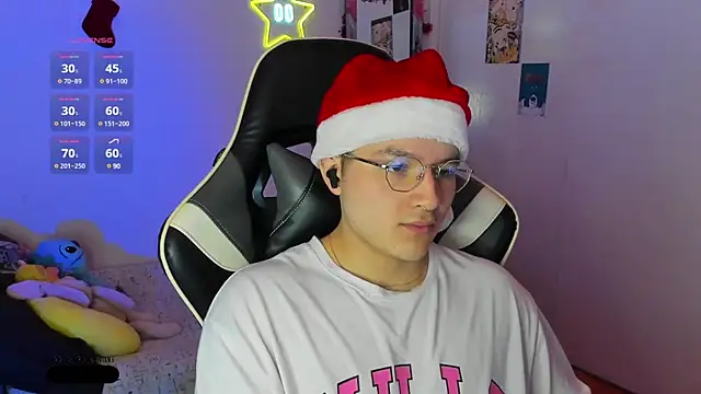 Snapshot of AustinSummerr chatting on December 18, 2024, 1:45 pm AustinSummerr online show from December 18, 2024, 1:45 pm