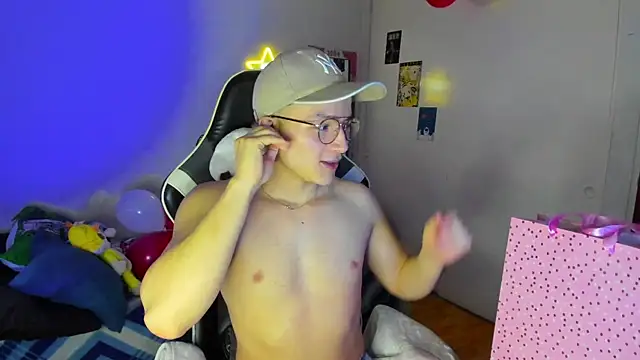 Snapshot of AustinSummerr chatting on February 5, 2025, 11:44 am AustinSummerr online show from February 5, 2025, 11:44 am