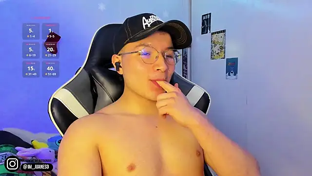 Snapshot of AustinSummerr chatting on January 3, 2025, 3:44 pm AustinSummerr online show from January 3, 2025, 3:44 pm