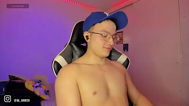 Snapshot of AustinSummerr chatting on January 8, 2025, 4:22 pm AustinSummerr online show from January 8, 2025, 4:22 pm