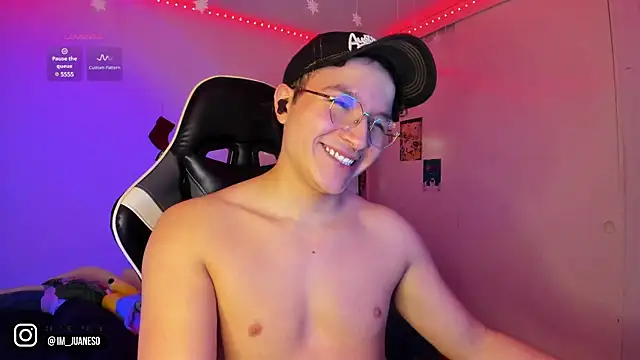 Snapshot of AustinSummerr chatting on December 31, 2024, 3:53 pm AustinSummerr online show from December 31, 2024, 3:53 pm