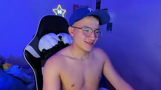 Snapshot of AustinSummerr chatting on January 31, 2025, 1:02 pm AustinSummerr online show from January 31, 2025, 1:02 pm