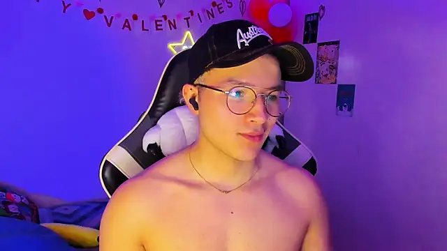 Snapshot of AustinSummerr chatting on February 12, 2025, 4:33 pm AustinSummerr online show from February 12, 2025, 4:33 pm