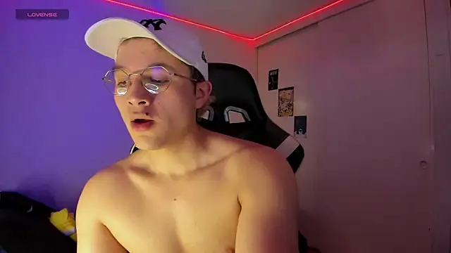 Snapshot of AustinSummerr chatting on March 18, 2025, 3:01 pm AustinSummerr online show from March 18, 2025, 3:01 pm