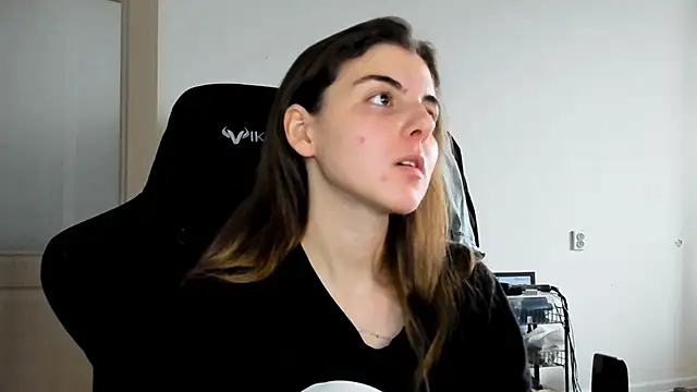 emmamurrr online show from November 6, 2025, 8:40 am