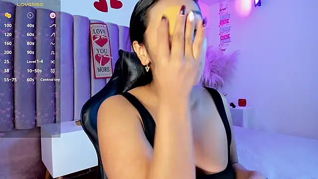 Snapshot of AmelyaMann chatting on February 24, 2025, 12:37 pm AmelyaMann online show from February 24, 2025, 12:37 pm