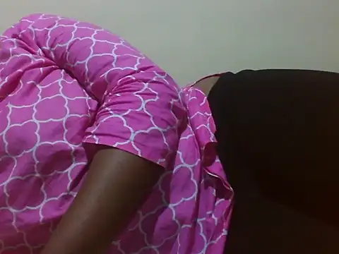 Snapshot of Sexy_Riri chatting on April 4, 2026, 12:39 am Sexy Riri online show from April 4, 2026, 12:39 am