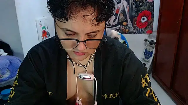 isabeautyx19 online show from May 12, 2026, 1:46 am