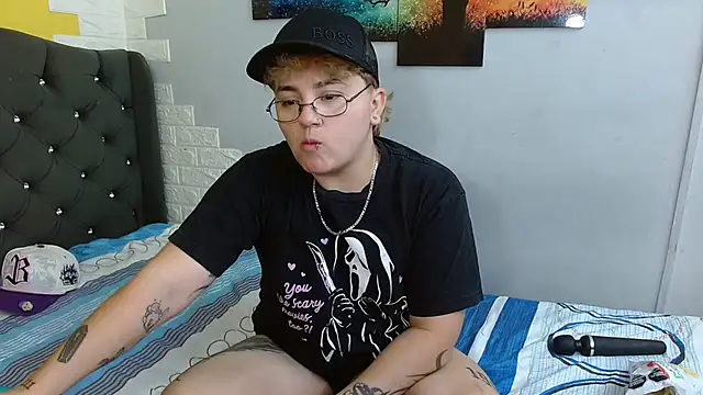 isabeautyx19 online show from October 4, 2025, 3:30 am