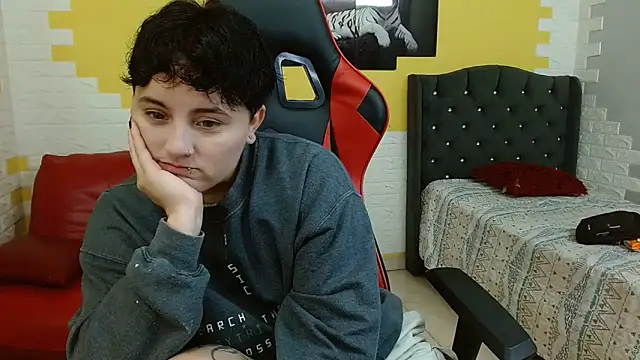 isabeautyx19 online show from November 28, 2025, 2:12 am