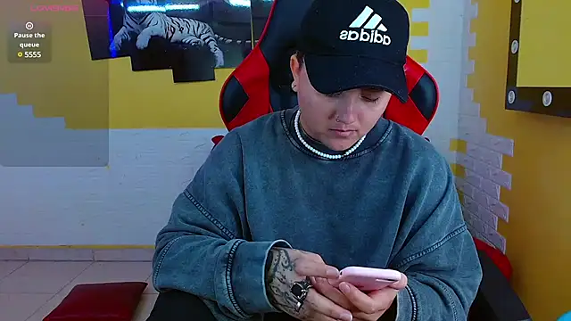 isabeautyx19 online show from March 9, 2025, 4:27 am