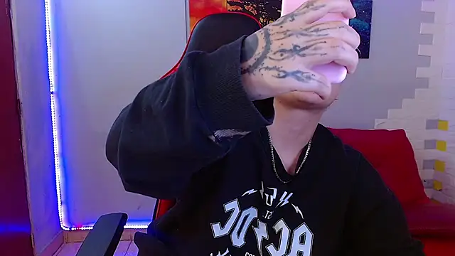 isabeautyx19 online show from March 21, 2025, 3:01 am