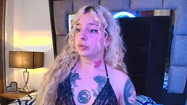 Snapshot of Bonnie_vega chatting on February 18, 2025, 7:52 pm Bonnie vega online show from February 18, 2025, 7:52 pm