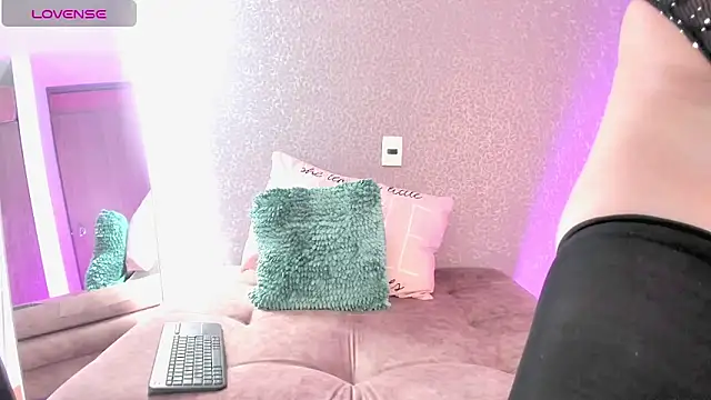 Snapshot of Juliana_rodriguez_ chatting on December 18, 2024, 3:11 pm Juliana rodriguez online show from December 18, 2024, 3:11 pm