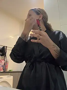 Snapshot of ellielawson chatting on March 13, 2026, 5:12 am ellielawson online show from March 13, 2026, 5:12 am