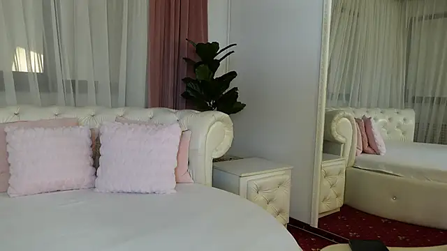 NinaCrystal1 online show from May 30, 2026, 9:26 am