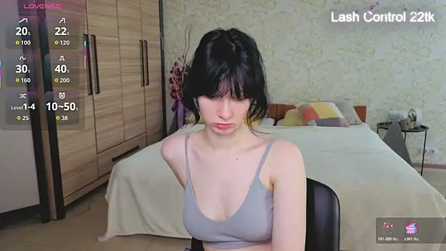 JulisSweet online show from April 4, 2026, 6:42 am