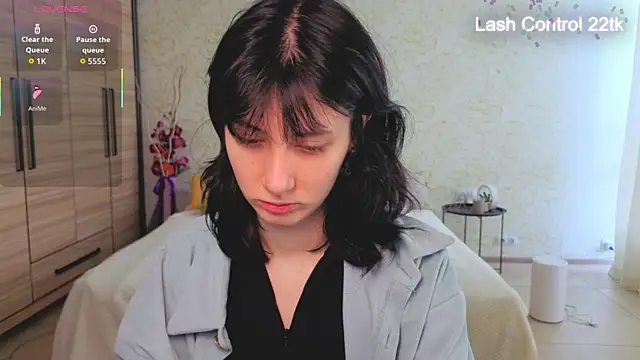 JulisSweet online show from May 12, 2026, 7:27 am