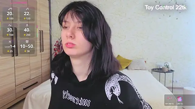 JulisSweet online show from May 29, 2026, 7:14 am