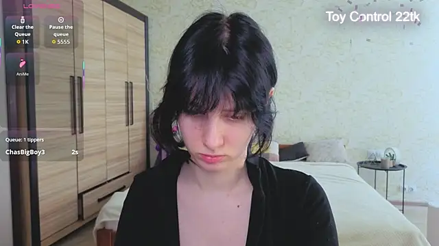 JulisSweet online show from May 16, 2026, 7:18 am