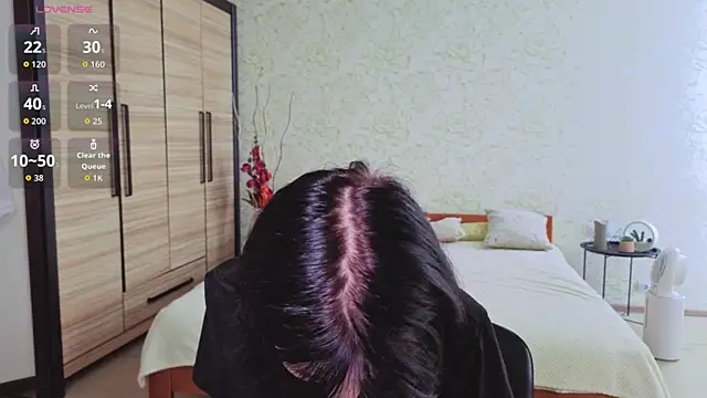 JulisSweet online show from October 19, 2025, 6:49 am