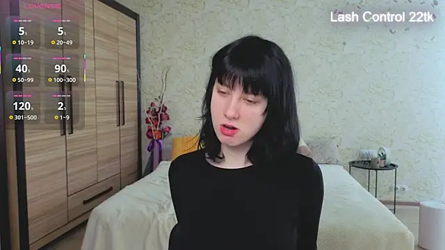 JulisSweet online show from May 1, 2026, 6:29 am