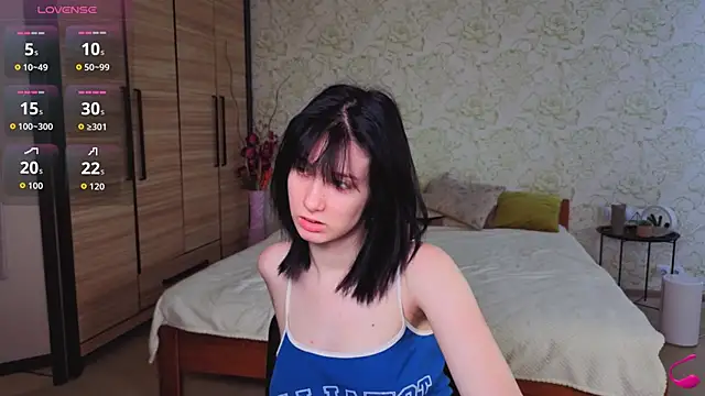 JulisSweet online show from November 8, 2025, 8:18 am