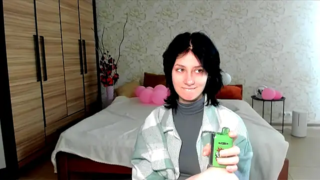 JulisSweet online show from March 3, 2025, 7:24 am