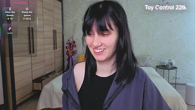 JulisSweet online show from May 23, 2026, 7:07 am