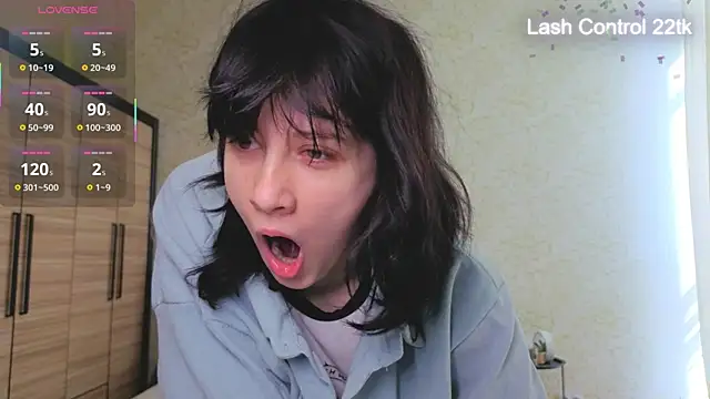 JulisSweet online show from April 5, 2026, 7:26 am