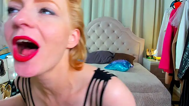 Snapshot of SquirtyAlisa chatting on February 25, 2025, 8:53 pm SquirtyAlisa online show from February 25, 2025, 8:53 pm
