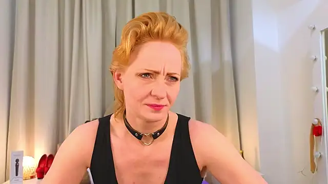 Snapshot of SquirtyAlisa chatting on March 22, 2025, 6:14 pm SquirtyAlisa online show from March 22, 2025, 6:14 pm