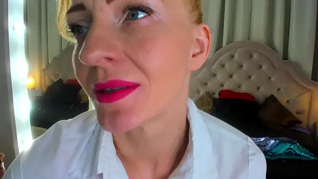 Snapshot of SquirtyAlisa chatting on September 21, 2025, 10:26 pm SquirtyAlisa online show from September 21, 2025, 10:26 pm