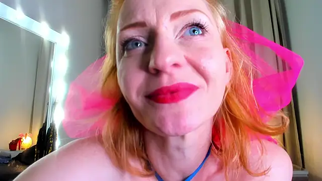 Snapshot of SquirtyAlisa chatting on October 5, 2025, 10:44 pm SquirtyAlisa online show from October 5, 2025, 10:44 pm