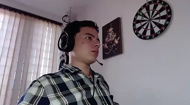 Snapshot of Soy_leonel chatting on March 19, 2025, 4:13 pm Soy leonel online show from March 19, 2025, 4:13 pm