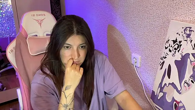 Katrin  kiss online show from April 8, 2026, 9:05 pm