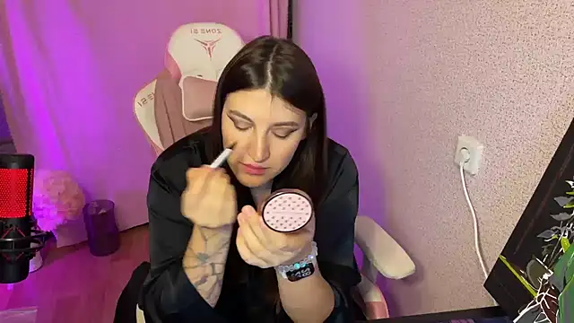 Katrin  kiss online show from November 13, 2025, 5:28 pm