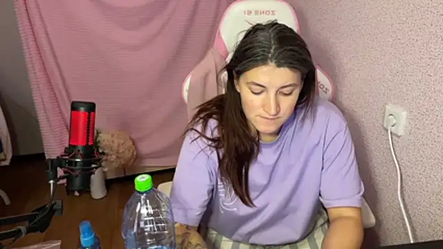 Katrin  kiss online show from November 17, 2025, 6:56 pm