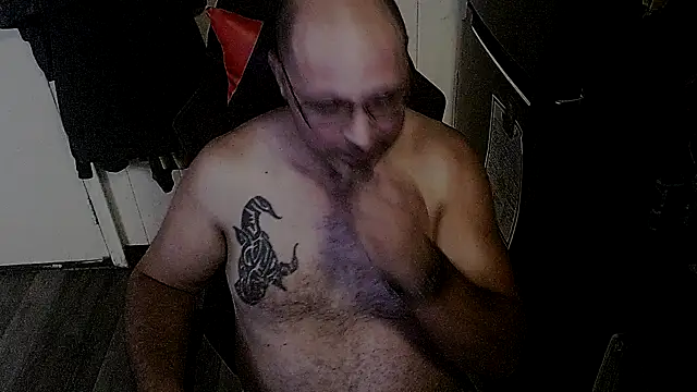 KrazyLegz online show from October 15, 2025, 11:35 pm