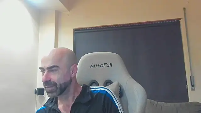 Snapshot of Bicopflirt chatting on February 4, 2026, 10:43 am Bicopflirt online show from February 4, 2026, 10:43 am