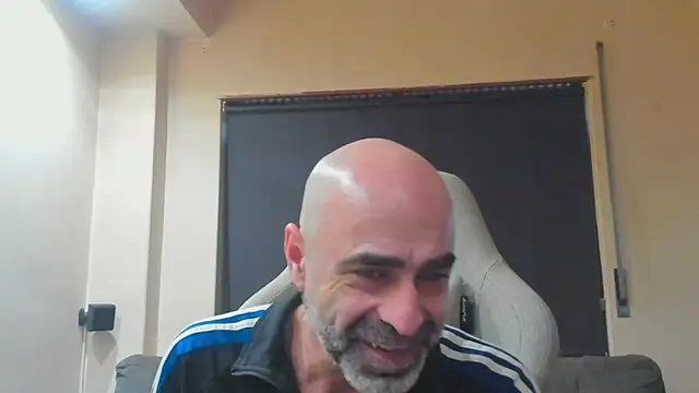 Snapshot of Bicopflirt chatting on February 18, 2026, 4:36 pm Bicopflirt online show from February 18, 2026, 4:36 pm