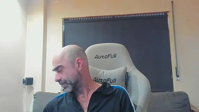 Snapshot of Bicopflirt chatting on February 12, 2026, 2:28 pm Bicopflirt online show from February 12, 2026, 2:28 pm