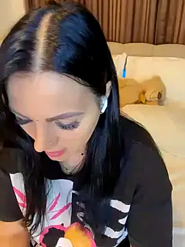Snapshot of ReiyaRey chatting on May 13, 2026, 10:06 pm ReiyaRey online show from May 13, 2026, 10:06 pm