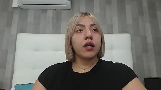 LeahMillerr online show from October 16, 2025, 4:15 pm