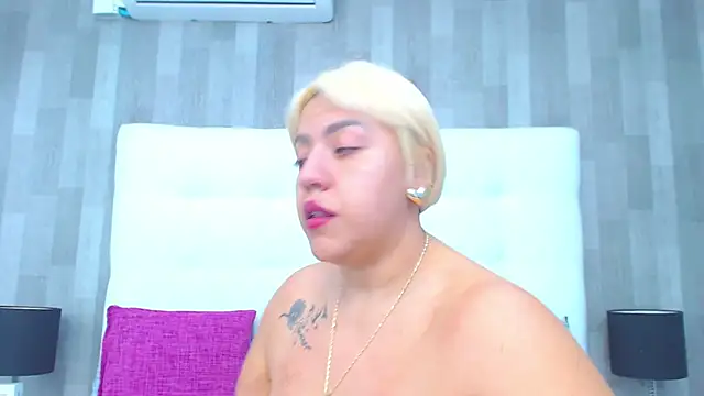 LeahMillerr online show from February 2, 2026, 1:32 pm