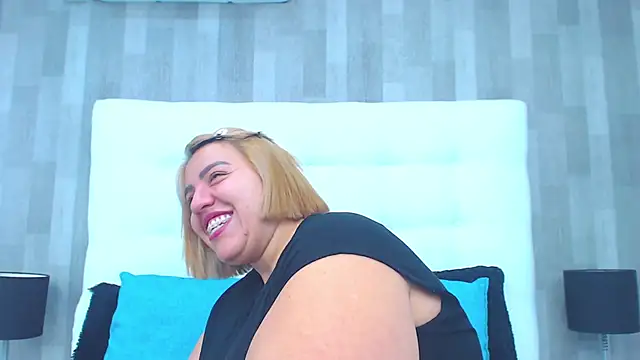 Snapshot of LeahMillerr chatting on September 23, 2025, 12:34 pm LeahMillerr online show from September 23, 2025, 12:34 pm