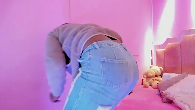 Snapshot of LoveQueen2 chatting on February 20, 2026, 11:45 am LoveQueen2 online show from February 20, 2026, 11:45 am