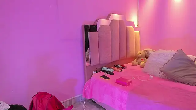 LoveQueen2 online show from January 11, 2026, 12:12 pm